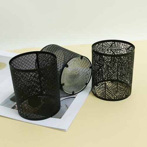 Ажур метални држачи за свеќи од серијата „Shadow Pattern“: модерен естетски избор на геометрија и природна светлина и сенка